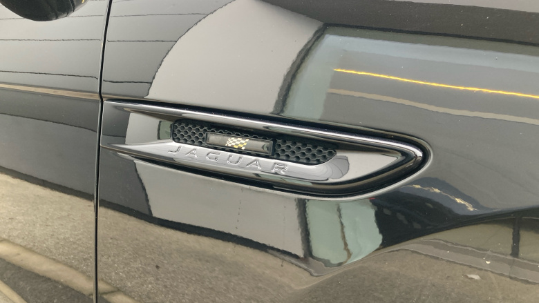 Jaguar F-Pace 2.0d [180] Chequered Flag 5dr Auto AWD Diesel Estate